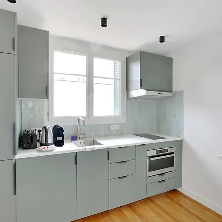 Large Air-conditioned 2br Duplex - Close To Paris *